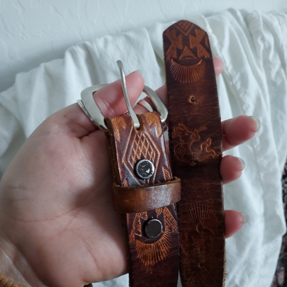 Super rad vintage hand leather stamped kokopelli belt. Very beautiful and rare! - Picture 5 of 8